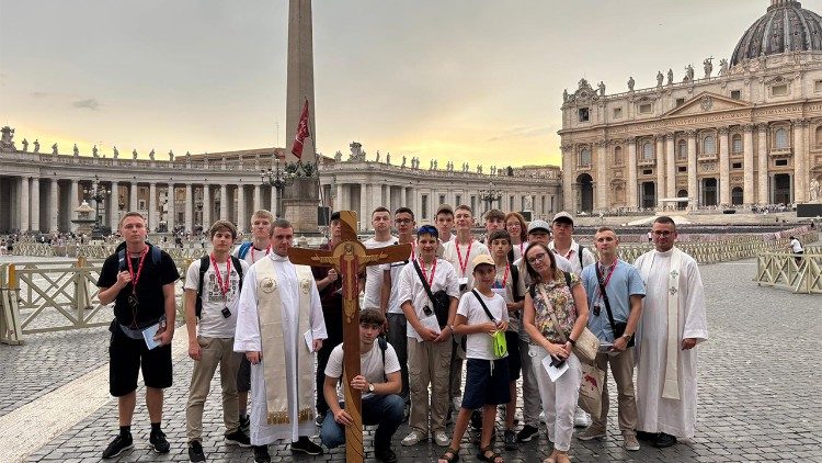 Pielgrzymi na Placu Świętego Piotra