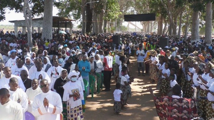 Milhares de peregrinos e fiéis acorreram ao Santuário Maria Mãe do Redentor, em Meconta