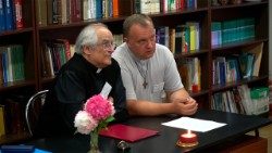 Апостолський нунций в РФ архиепископ Джованни Д'Аниелло и отец В. Кабак