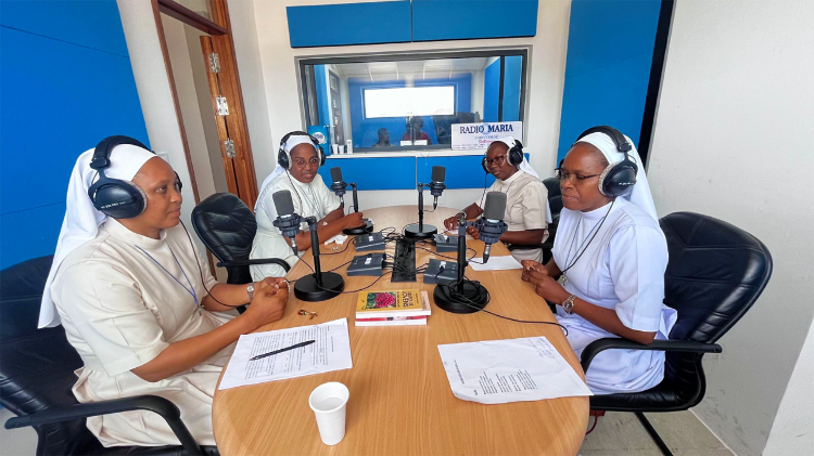 As irmãs na Rádio Nova de Maria