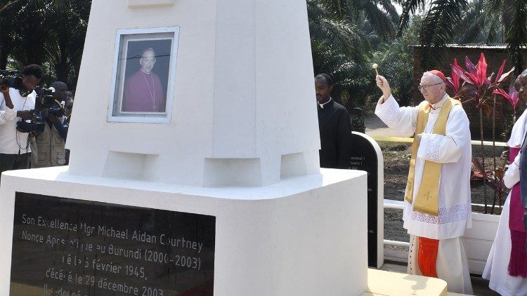 Le cardinal Pietro Parolin lors de la cérémonie d'inauguration du monument érigé en l'honneur de Mgr Michael Courtney.