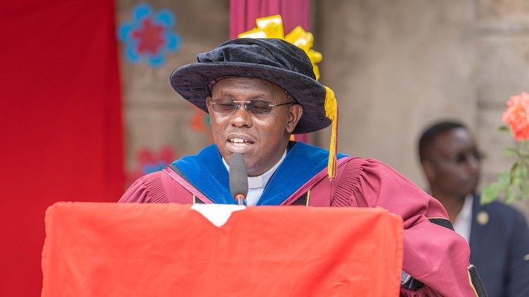 Le père Marcel Uwineza, prêtre jésuite et principal de Hekima University College à Nairobi, au Kenya, est intervenu en leçon inaugurale à Tangaza University.