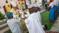 Ordenação sacerdotal do Padre Albertino Raimundo Molde, Beira (Moçambique)