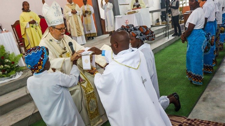 Ordenação sacerdotal do Padre Albertino Raimundo Molde, Beira (Moçambique)