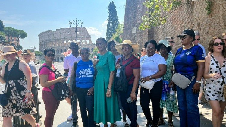 Laurindo Rodrigues (ao centro) com outros peregrinos. 