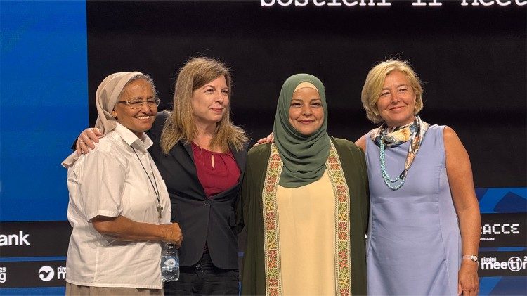 Il Meeting si apre con le parole di pace di una madre israeliana e una palestinese