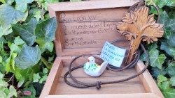 A “cruz amazônica” e a “pombinha da paz”.