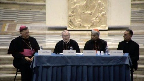 Cardinal Parolin: la liturgie, «lieu» de proximité, d'espérance, signe de paix