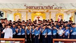 Minor seminarians of the Archdiocese of Thare-Nongseng pose after training on Deaf ministry, many expressing interest in future pastoral work. Photo: Fr. Peter Bhuravaj Searaariyah