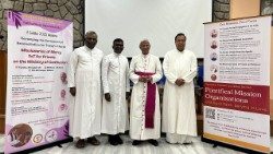 இரக்கத்தின் தூதுவர்களுடன் பேராயர் அந்தோணிசாமி சவரிமுத்து 