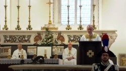 En la Basílica de Santa María de Collemaggio, en L'Aquila, la Santa Misa presidida por el Cardenal Pietro Parolin