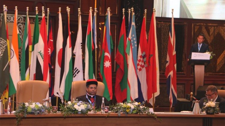 O prefeito do Dicastério para o Diálogo Inter-religioso, em uma conferência na segunda Cúpula Internacional de Líderes Religiosos em Kuala Lumpur, Malásia.