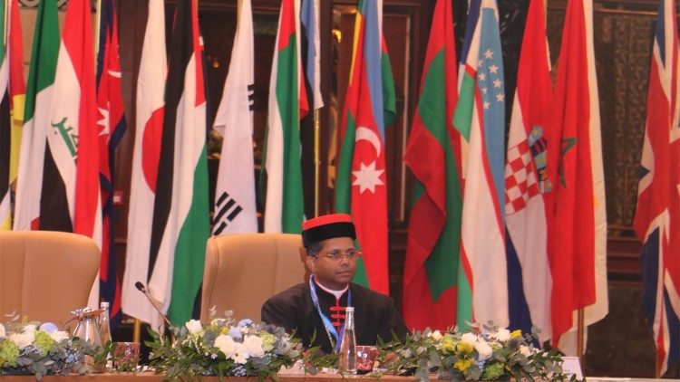 El cardenal George Jacob Koovakad en la Cumbre Internacional de Líderes Religiosos en Kuala Lumpur, Malasia