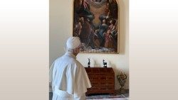  Papa Leone XIV davanti al quadro della Santissima Trinità dei santi, visione di Sant'Agostino di Antonio Maraini, 1600