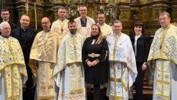 Учасники богослужіння з нагоди заснування персональної парафії УГКЦ в Будапершті у травні 2025 року