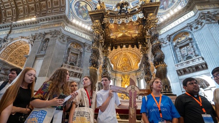 Jóvenes de San Egidio en la Basílica de San Pedro
