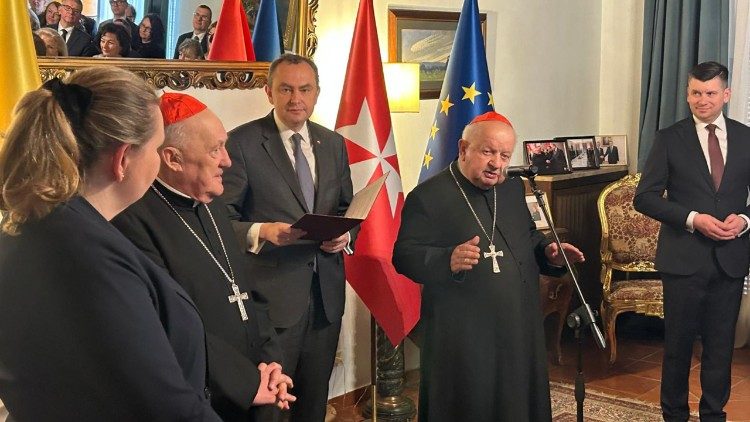 Spotkanie w Ambasadzie (ks. Paweł Rytel-Andrianik)