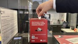 Kutije u poštanskim uredima za prikupljanje kovanica kuna i lipa