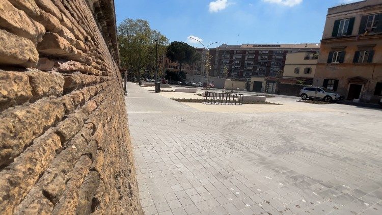 Der neue Vorplatz vor Santa Marta (auf der italienischen Seite)