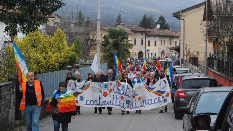 La Via Crucis per la pace di Aviano (Pordenone) del 2024