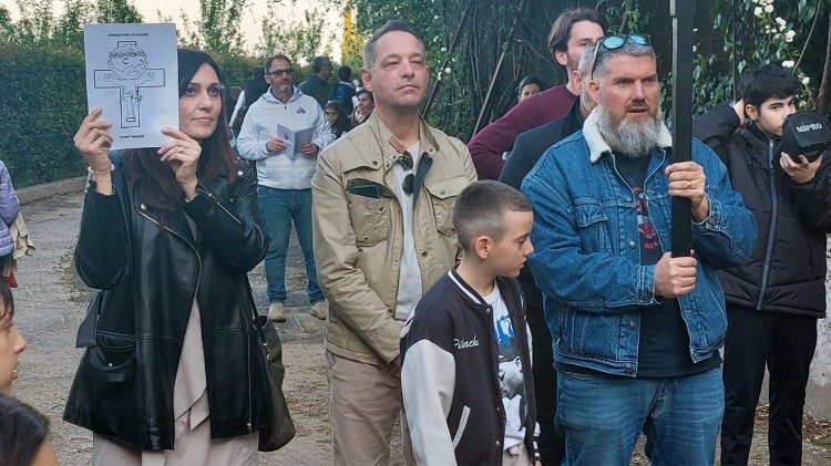 I genitori coinvolti nella Via Crucis