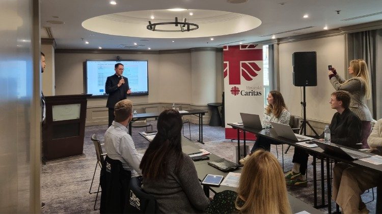 Sudionici edukacije predstavnici organizacija civilnog društva i vjerskih ustanova koje se bave migracijama