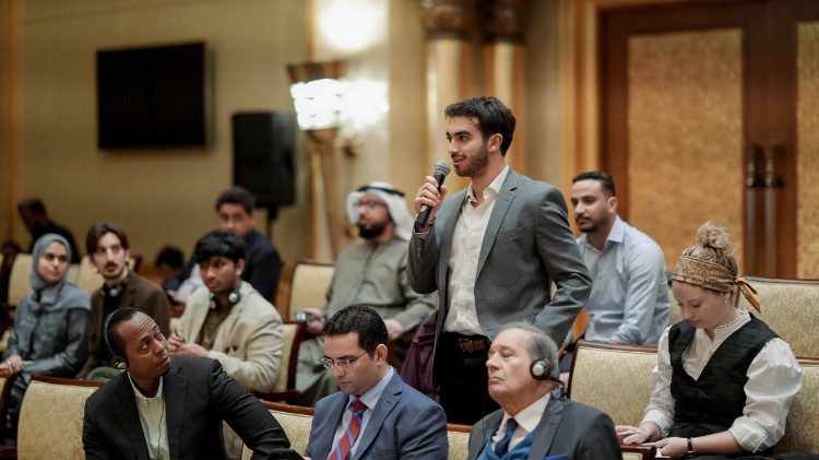 Gli studenti che hanno partecipato al Programma di Borse di Studio del Premio Zayed ad Abu Dhabi nel 2024