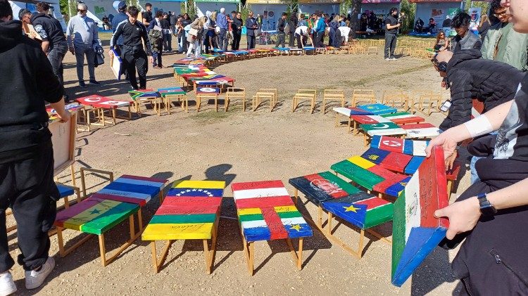 Le bandiere dei paesi del mondo installate dagli studenti