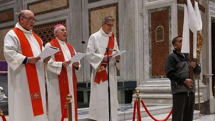 Primera Estación en la Basílica del Sagrado Corazón de Jesús