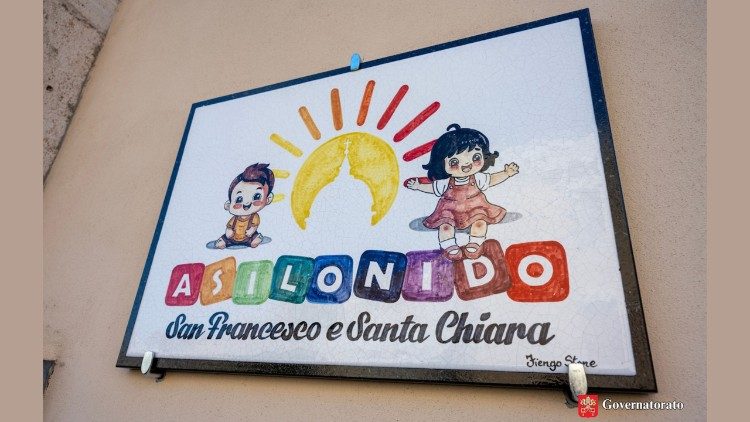 L'ingresso dell'asilo nido "San Francesco e Santa Chiara" tra le mura Vaticane 