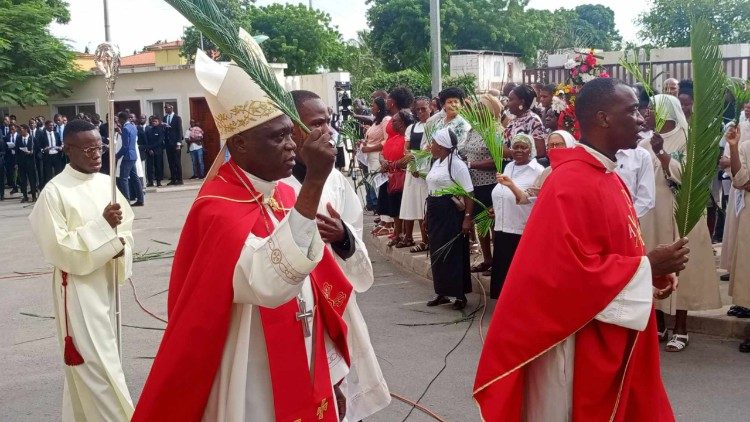 Domingo de Ramos e início da Semana Santa, tempo de oração e compromisso com os valores do Evangelho
