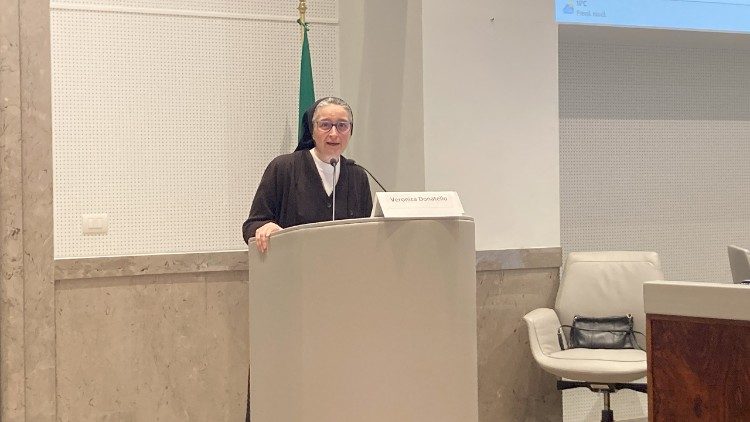 Suor Veronica Donatello al convegno