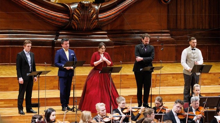 Soliści podczas wykonania opery Verter Johannesa Simona Mayra podczas Festiwalu im. Beethovena w Filharmonii Narodowej w Warszawie