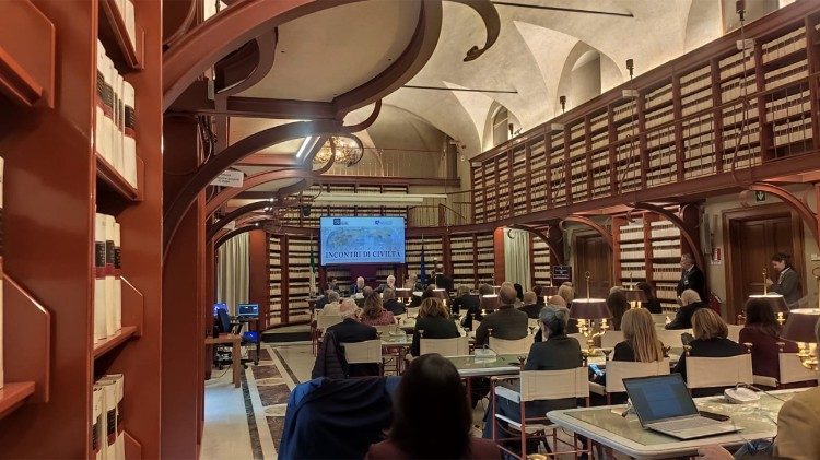 Sala Refettorio della Camera dei Deputati durante il convegno di studi “Il Viaggio di Marco Polo e Matteo Ricci nell’Intreccio tra Oriente e Occidente”.