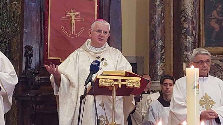 Riječki nadbiskup Mate Uzinić