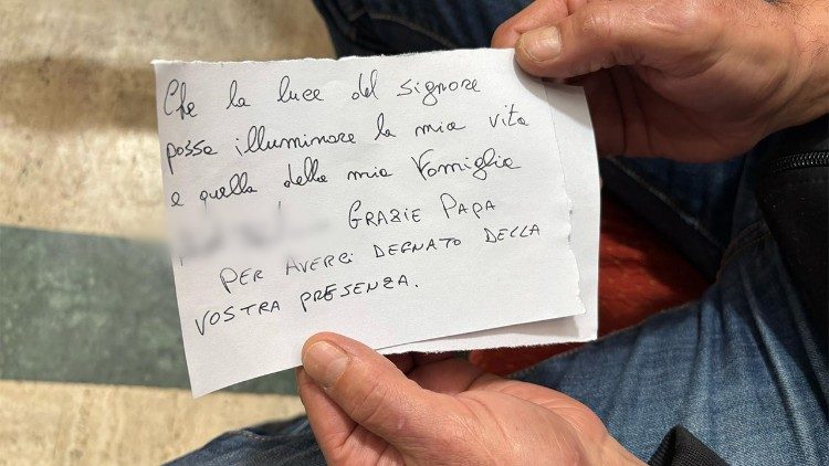 The note handed to the Pope by an inmate
