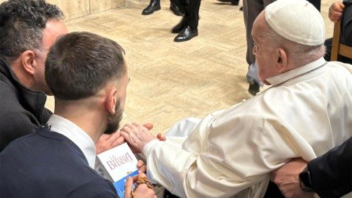 Papst besucht Regina-Coeli-Gefängnis