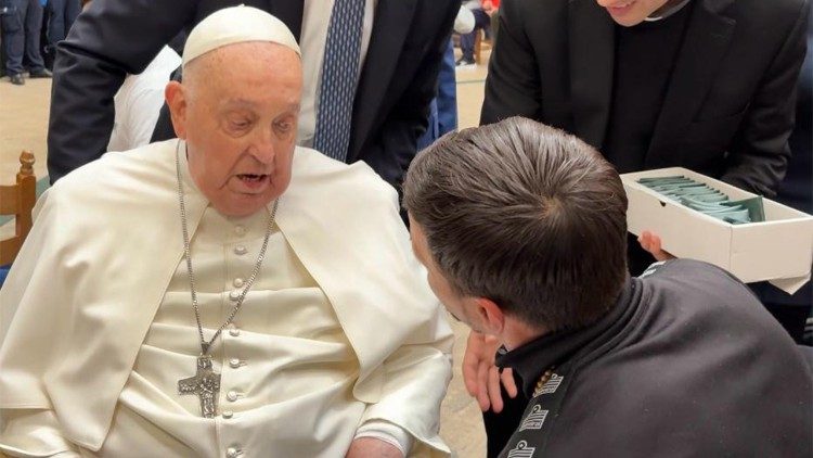 Bei der Begegnung im Regina-Coeli-Gefängnis