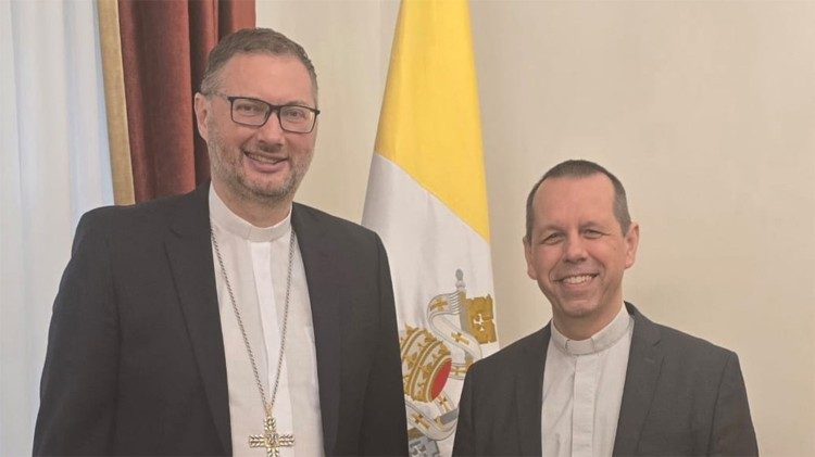 P. Luca Bovio mit dem Nuntius in der Ukraine, Erzbischof Visvaldas Kulbockas