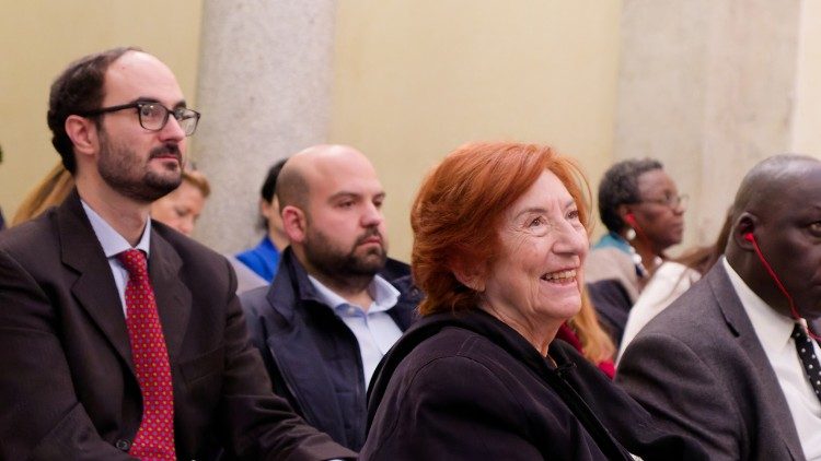 Participantes no encontro em Roma. Em primeiro plano, Annamaria Gallone, diretora artística do FESCAAALL