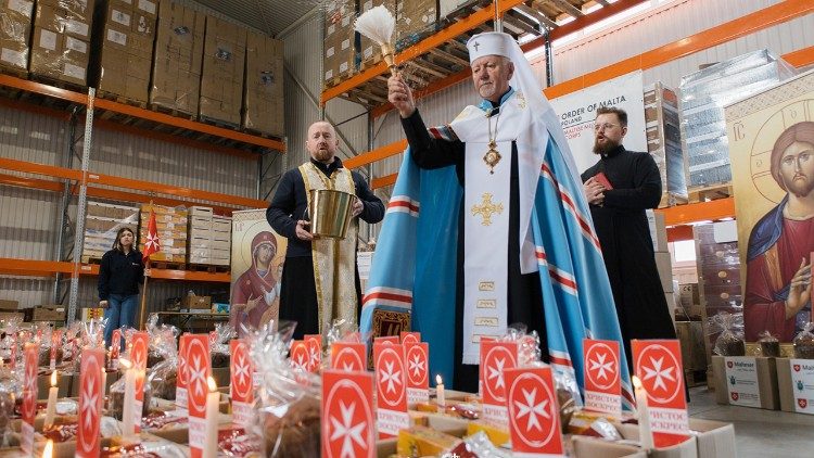 Митрополит Володимир посвячує святкові набори в Івано-Франківську