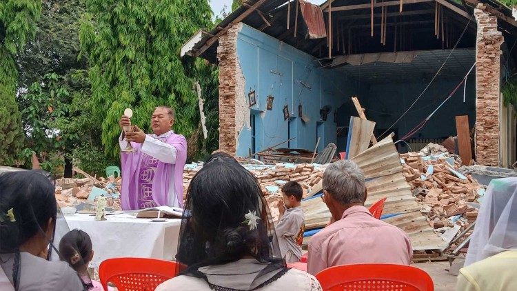 2025.04.19 Myanmar, Pasqua tra le macerie di Mandalay