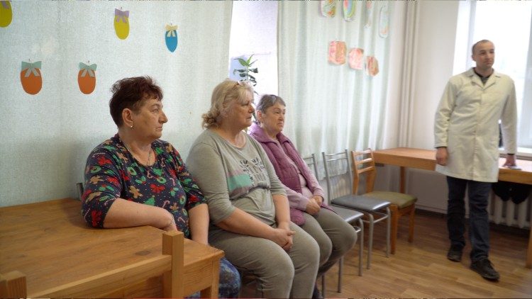 Sfollate ucraine assistite nell'ospedale di Yasinya (© Dario Loscalzo)