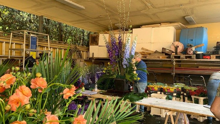 Dr. Lansdorp says this collaboration between the Vatican and Dutch florists “is the longest project” in the flower industry in the Netherlands.