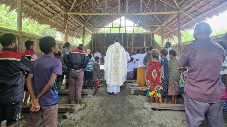 Celebraciones en zonas remotas de Papúa, en memoria del Papa