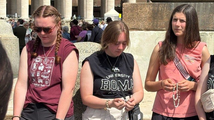 Pielgrzymi z całego świata przybyli modlić się za duszę Franciszka