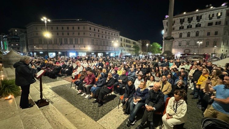 Récitation des Mystères Glorieux à la basilique Sainte-Marie-Majeure mardi 22 avril 2025. 