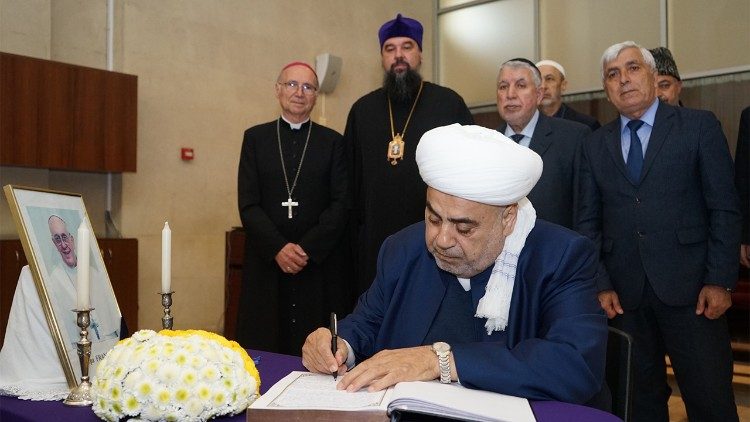 2025.04.23 Sheikh-ul-islam of Azerbaijan and Caucasus paid a visit to Baku Immaculate Conception Church