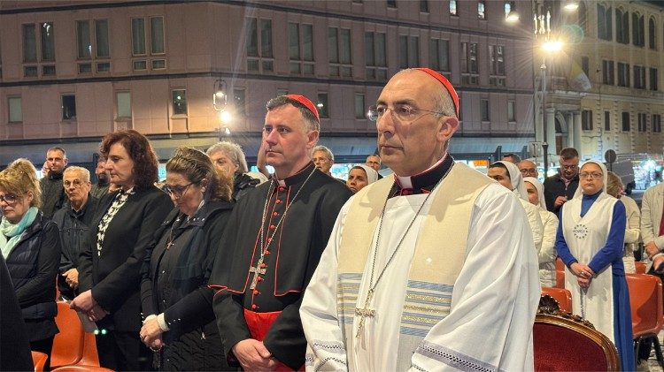 2025.04.23 Rosario per Papa Francesco Reina