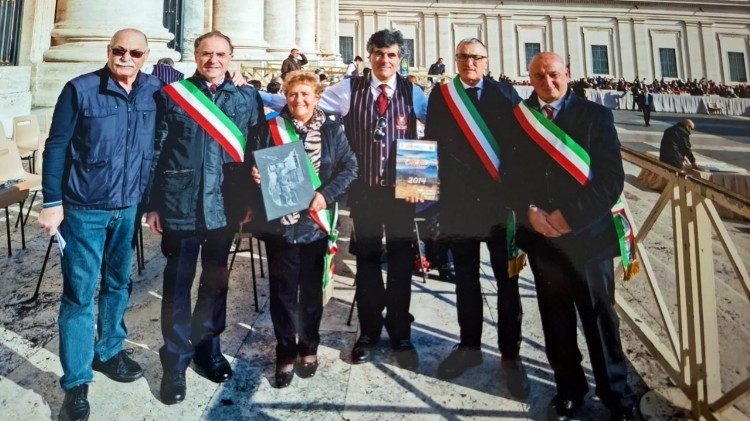 La pizarra entregada a Francisco en la audiencia general del 18 de marzo de 2015